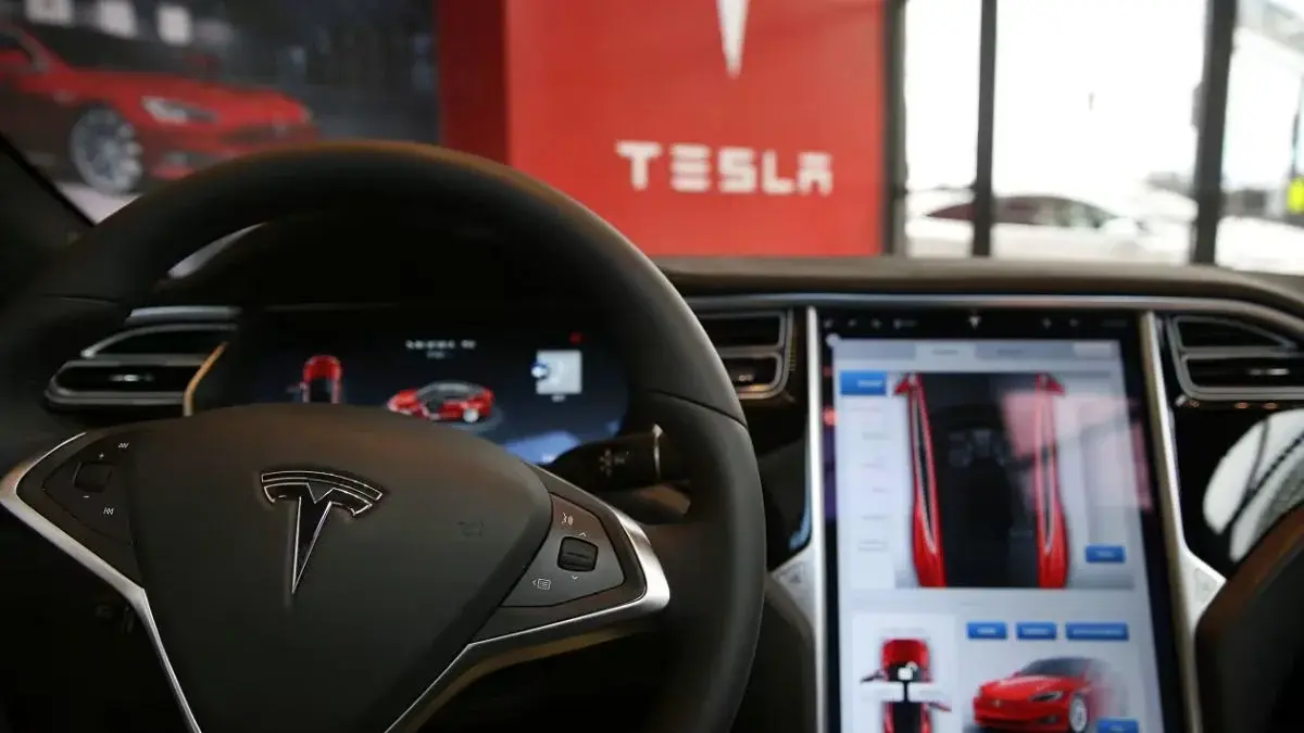 Tesla FSD traffic violations probe