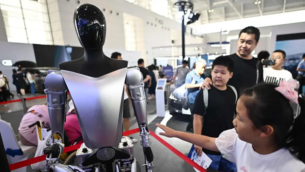 Inside Tesla’s New Plan to Have Humanoid Robots in 2025 Tesla humanoid robots