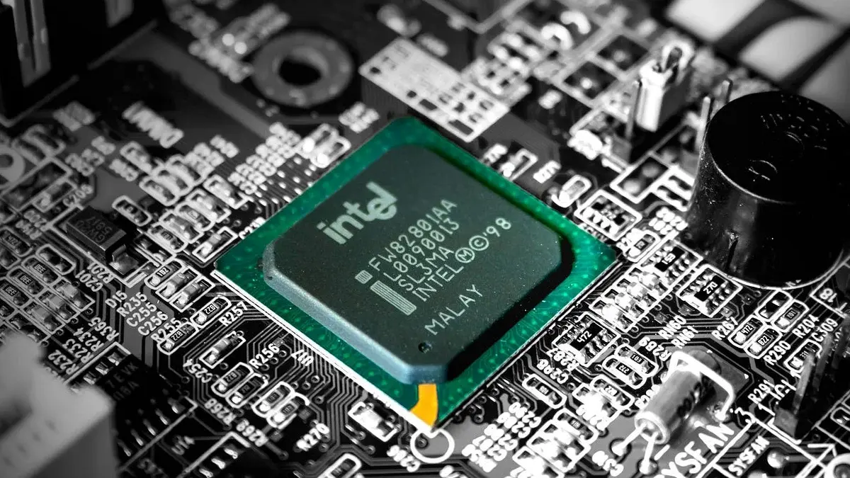 Intel Breakup Could Push the Chip Company’s Valuation to $200 Billion, Analysts Say Intel breakup