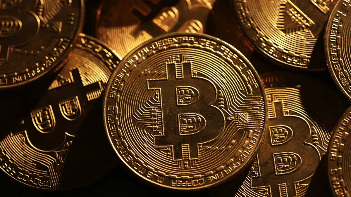 Bitcoin Hits Record High of $122,571 in 2025 Rally, Crypto Market Surges Bitcoin crosses $120